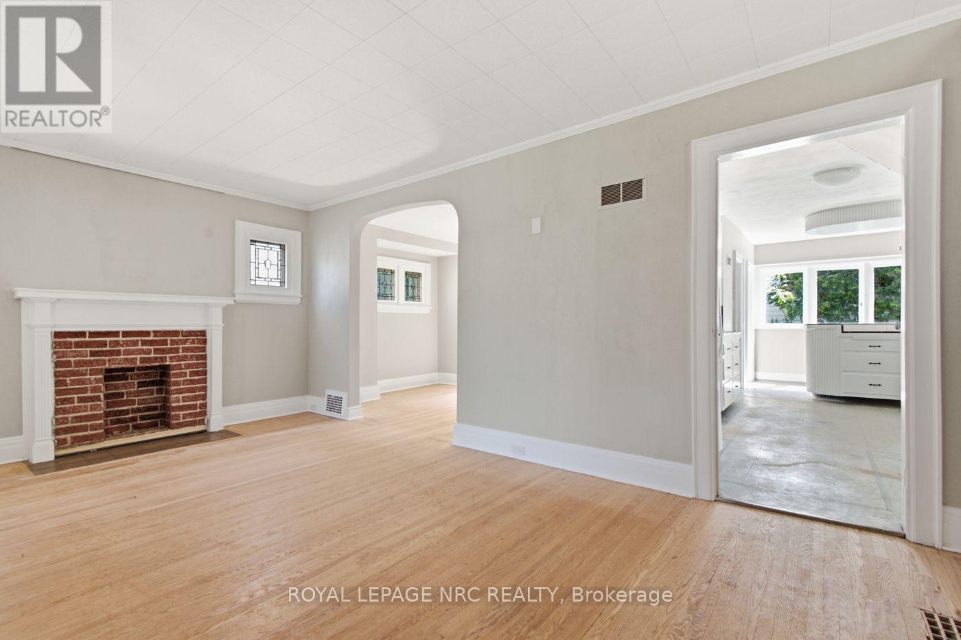 18 Chapel Street N, Thorold, Ontario  L2V 2E2 - Photo 7 - X13547100