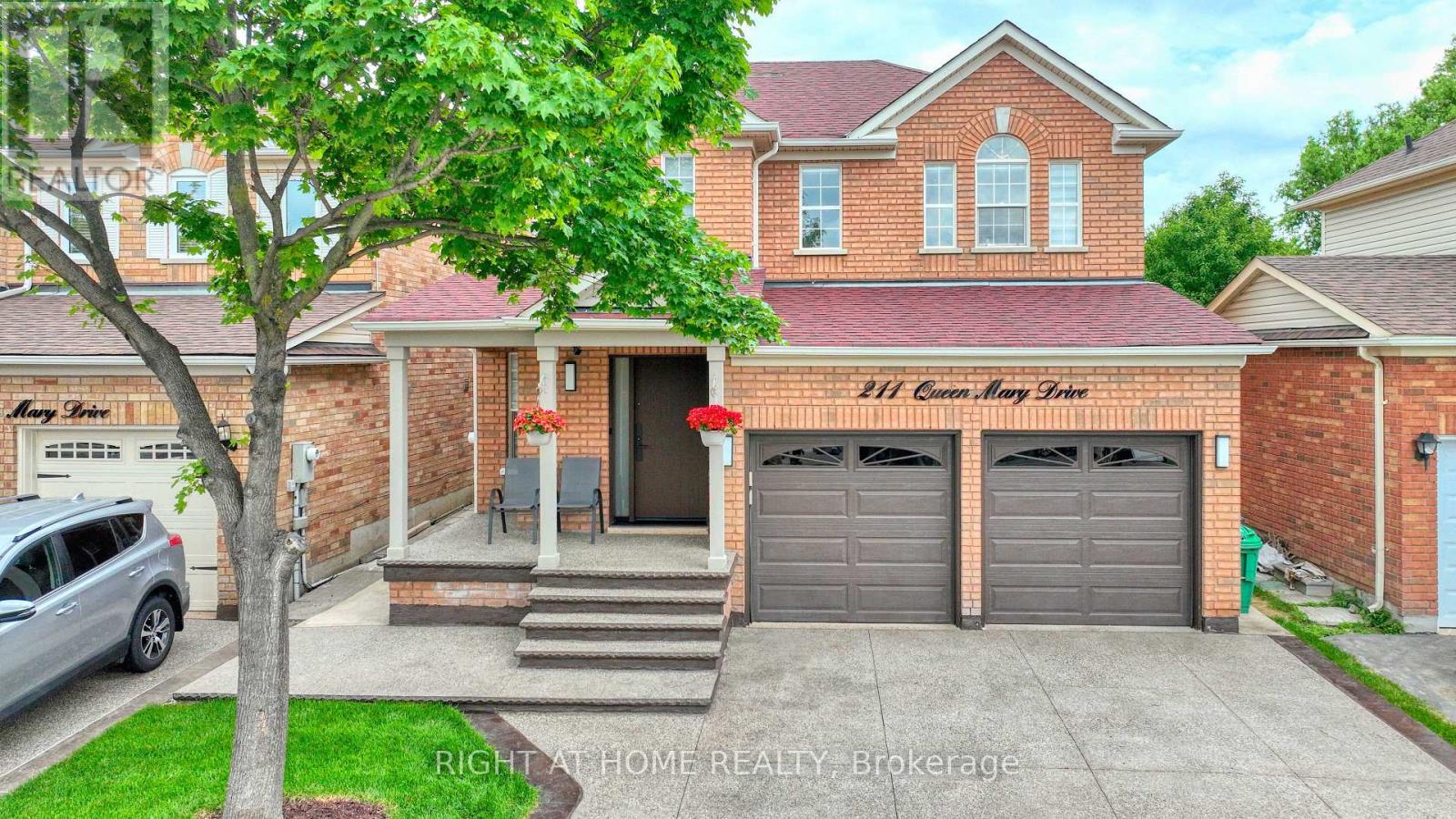 211 Queen Mary Drive, Brampton, Ontario  L7A 1Y9 - Photo 1 - W13547098