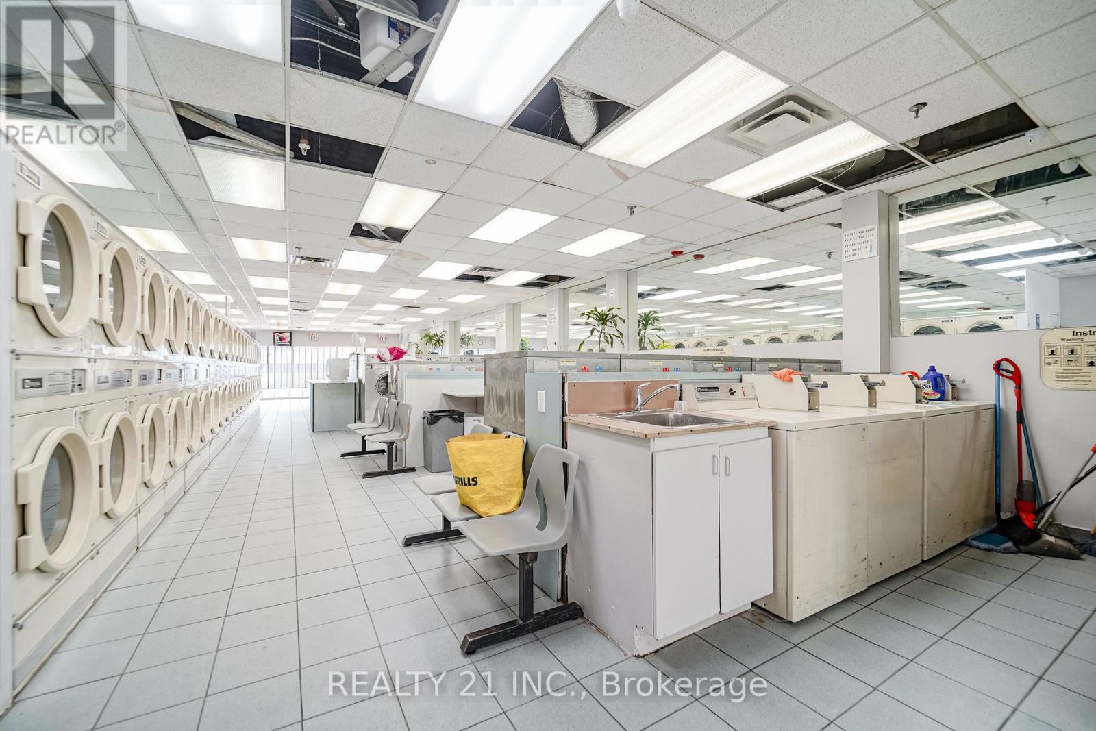 45 Four Winds Drive, Toronto, Ontario M3J 1K7 - Photo 10 - W13547110