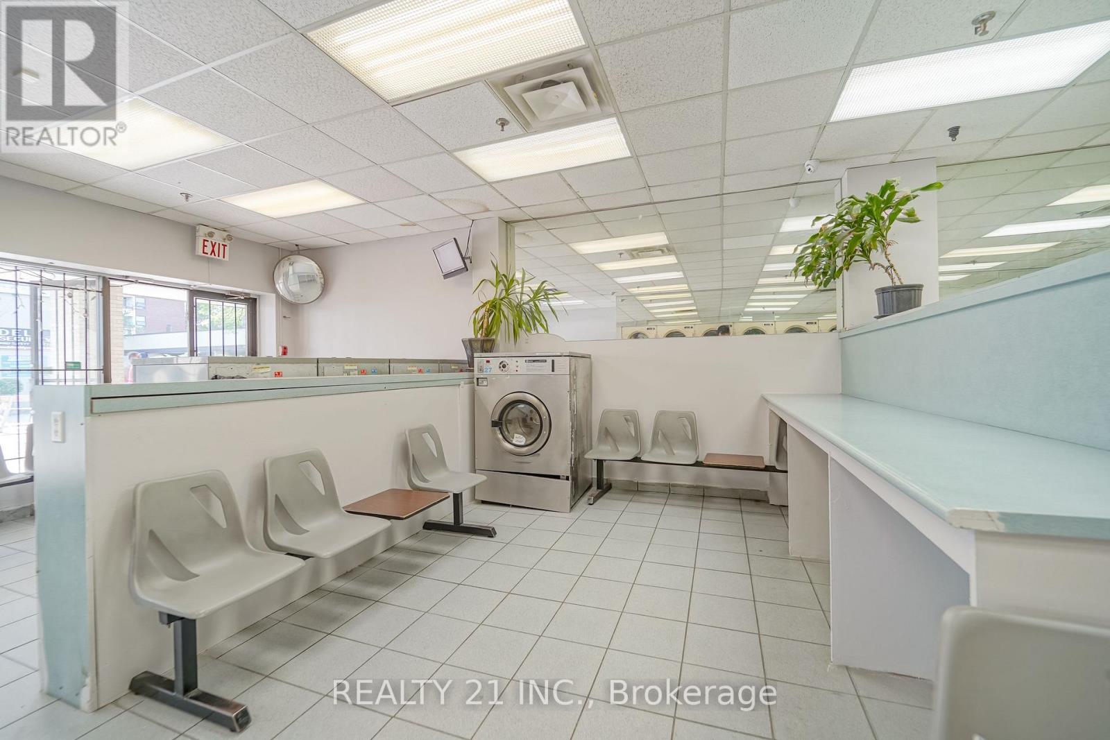 45 Four Winds Drive, Toronto, Ontario M3J 1K7 - Photo 12 - W13547110
