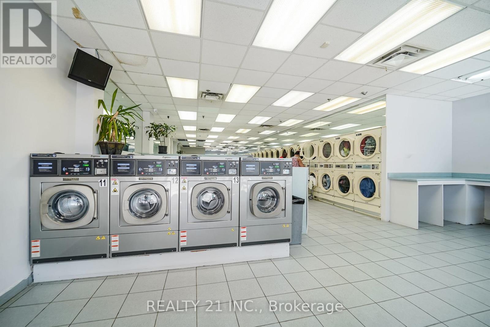 45 Four Winds Drive, Toronto, Ontario M3J 1K7 - Photo 13 - W13547110