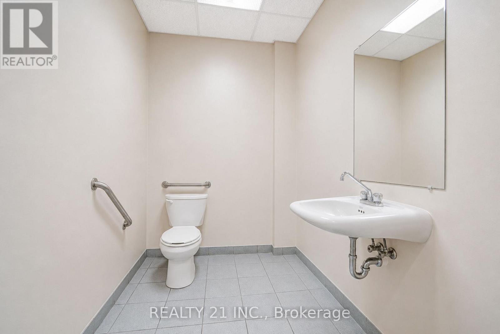 45 Four Winds Drive, Toronto, Ontario M3J 1K7 - Photo 14 - W13547110