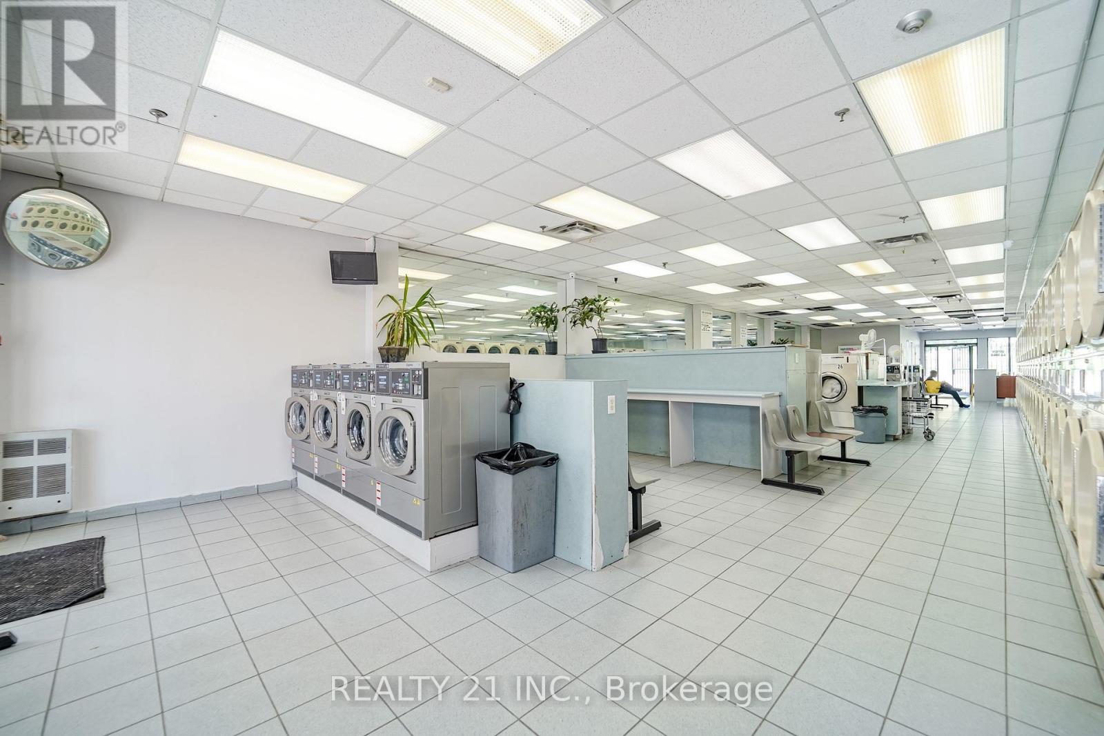 45 Four Winds Drive, Toronto, Ontario M3J 1K7 - Photo 4 - W13547110