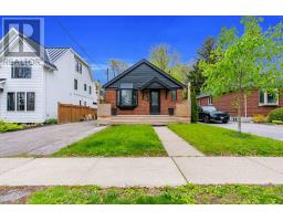 19 YORKVIEW DRIVE, Toronto, Ontario