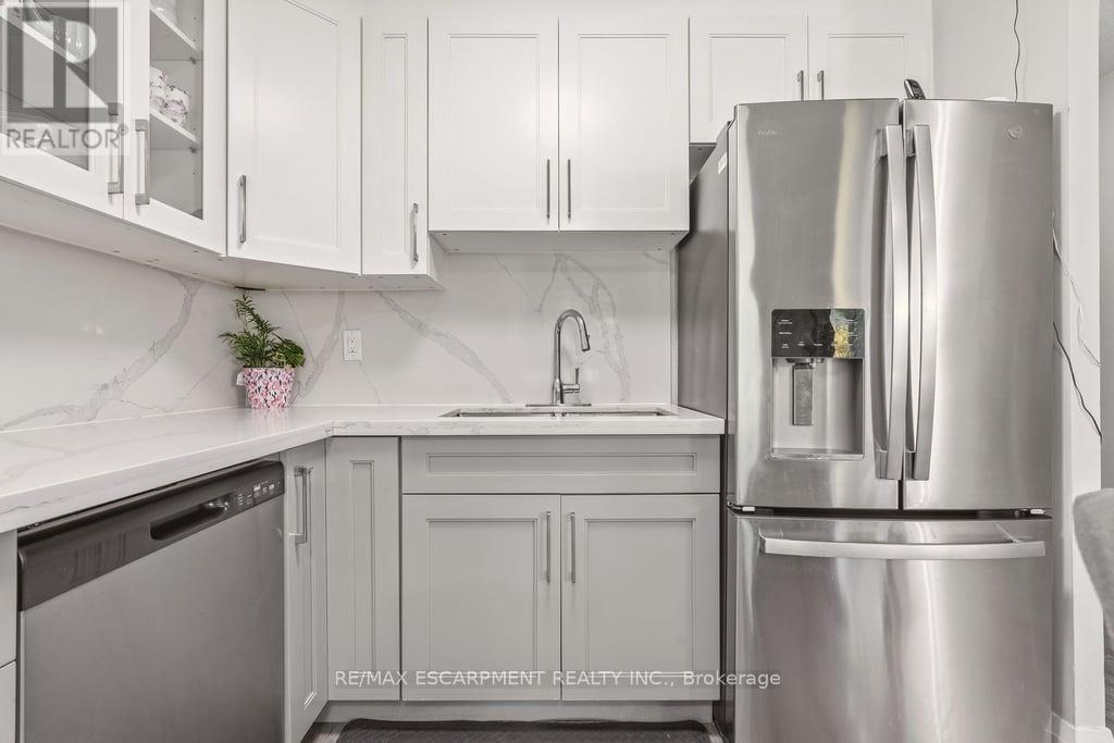 157 - 1066 Falgarwood Drive, Oakville, Ontario L6H 2P3 - Photo 6 - W13547204