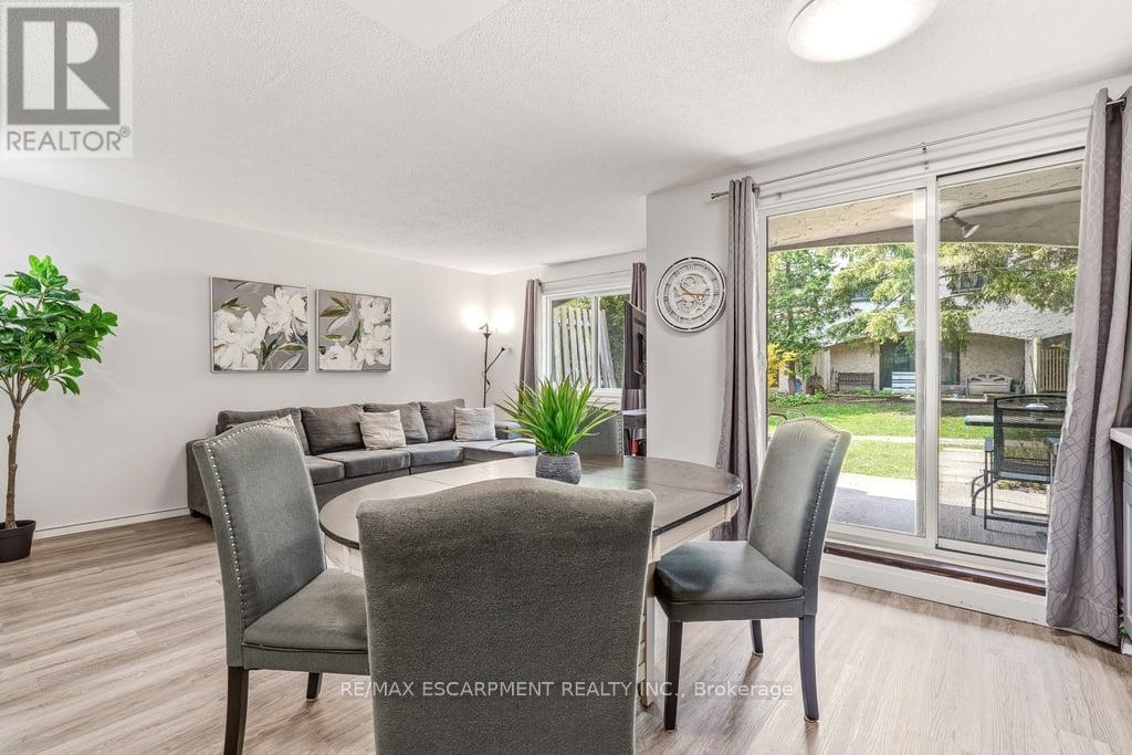 157 - 1066 Falgarwood Drive, Oakville, Ontario L6H 2P3 - Photo 7 - W13547204