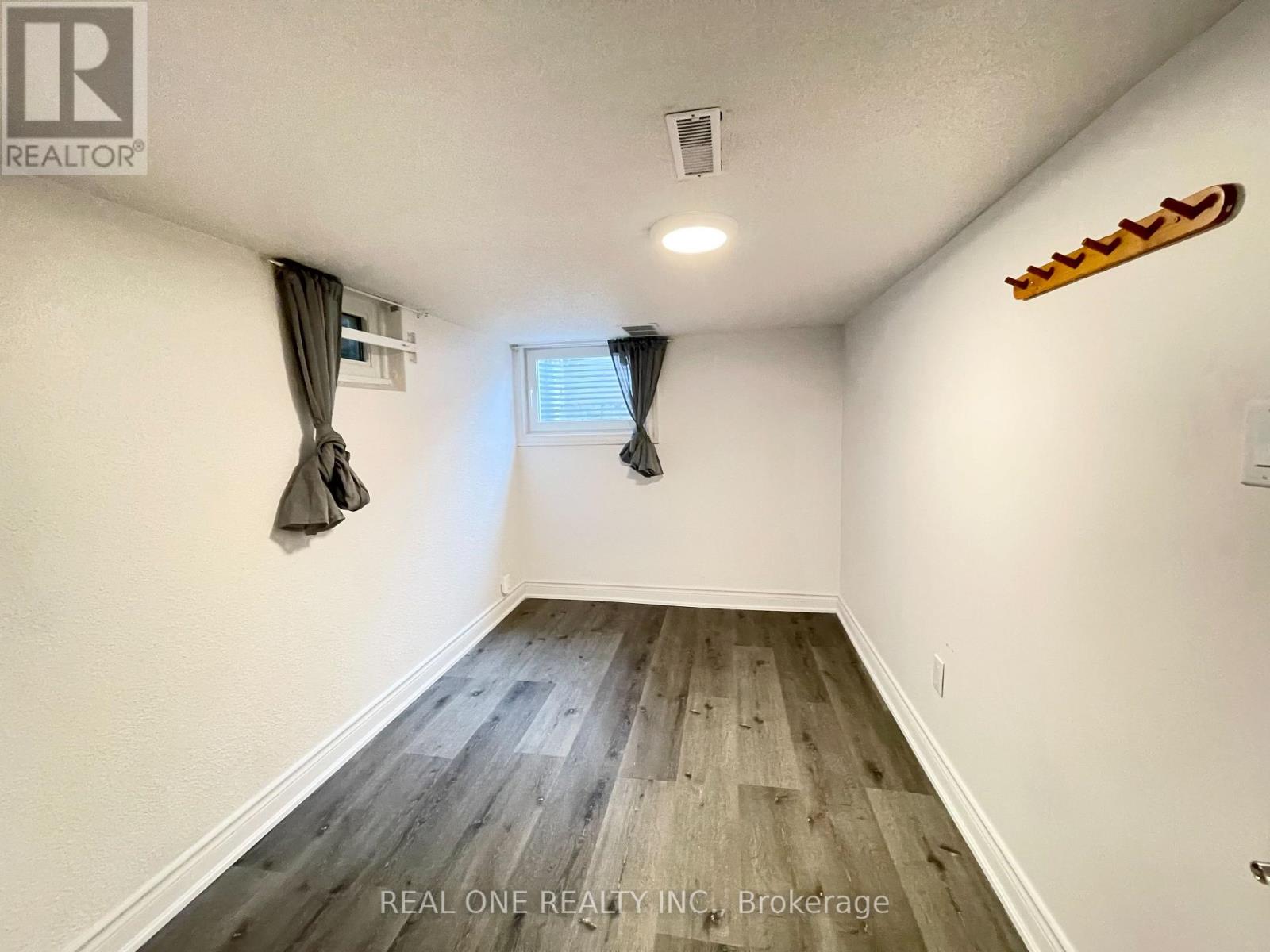 290 Westcourt Place, Waterloo, Ontario N2L 2R7 - Photo 25 - X13547200