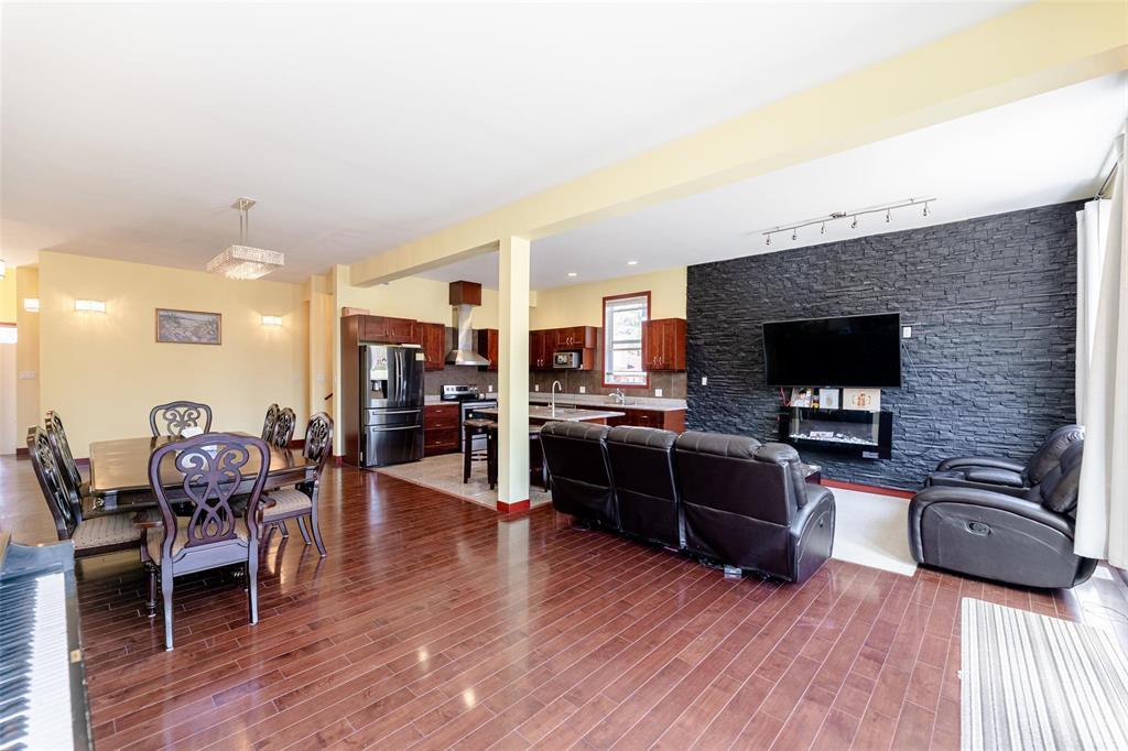 614 Pasadena Avenue Winnipeg Manitoba Canada R3T2S9 5