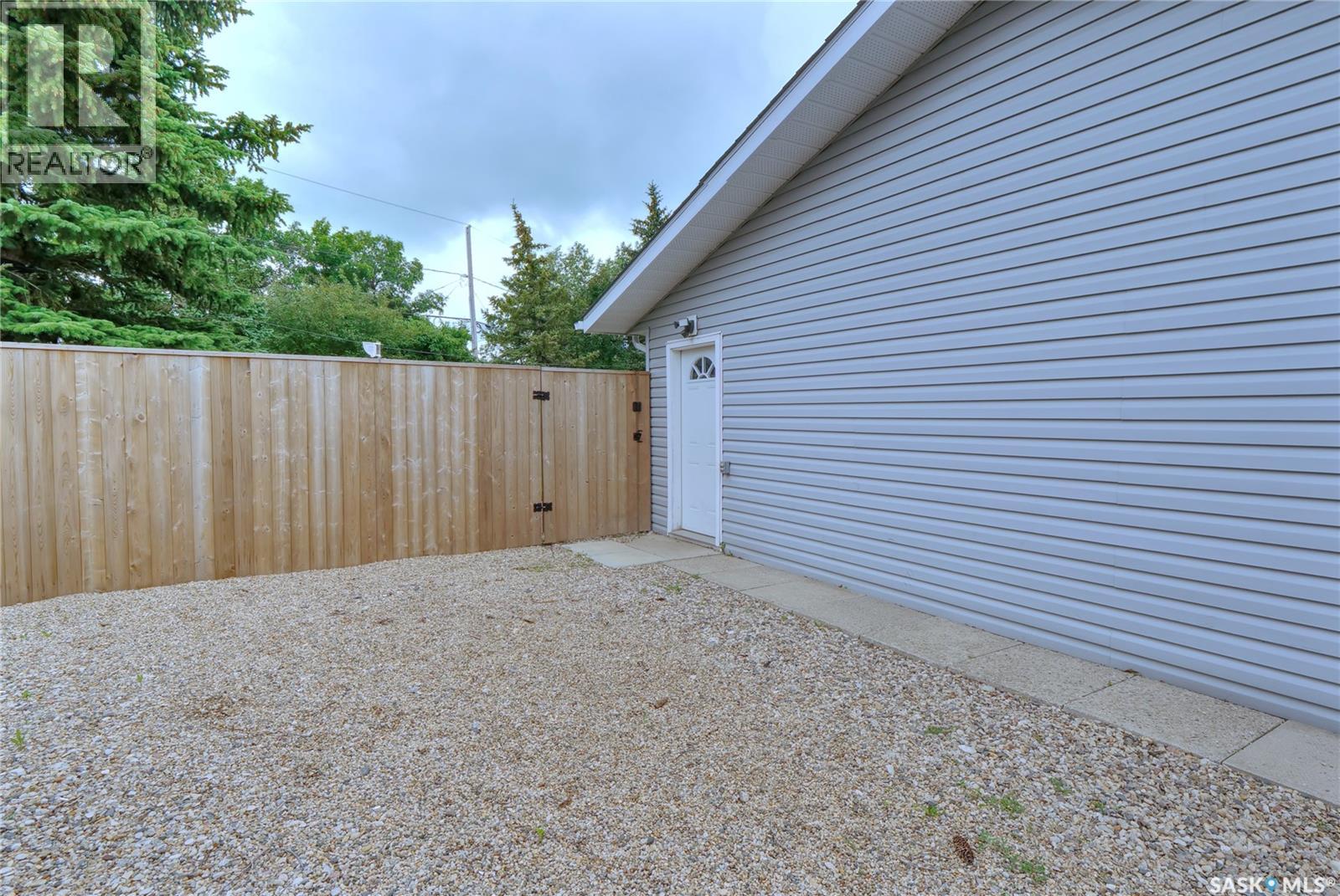5 Shaw Place, Assiniboia, Saskatchewan  S0H 0B0 - Photo 30 - SK042140