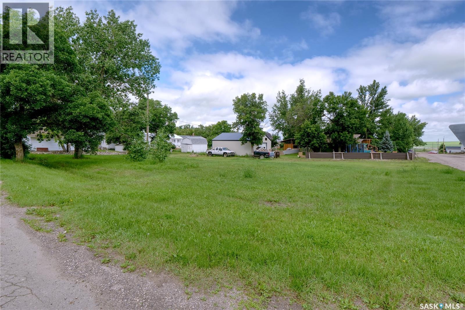 132 1st Street W, Lafleche, Saskatchewan  S0H 2K0 - Photo 2 - SK042076