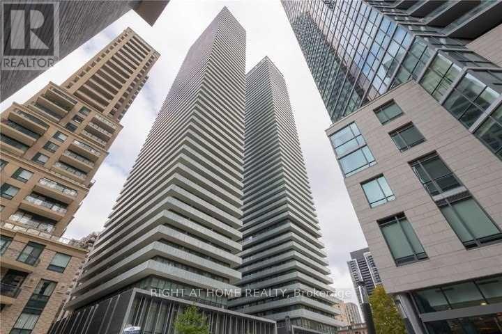 <div class="slider-price">$649,000</div><p>3408 - 42 Charles Street E, Toronto, Ontario</p>