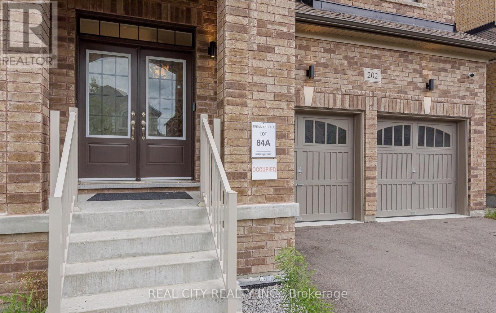 202 Doug Finney Street, Oshawa, Ontario  L1K 3G3 - Photo 3 - E13547270