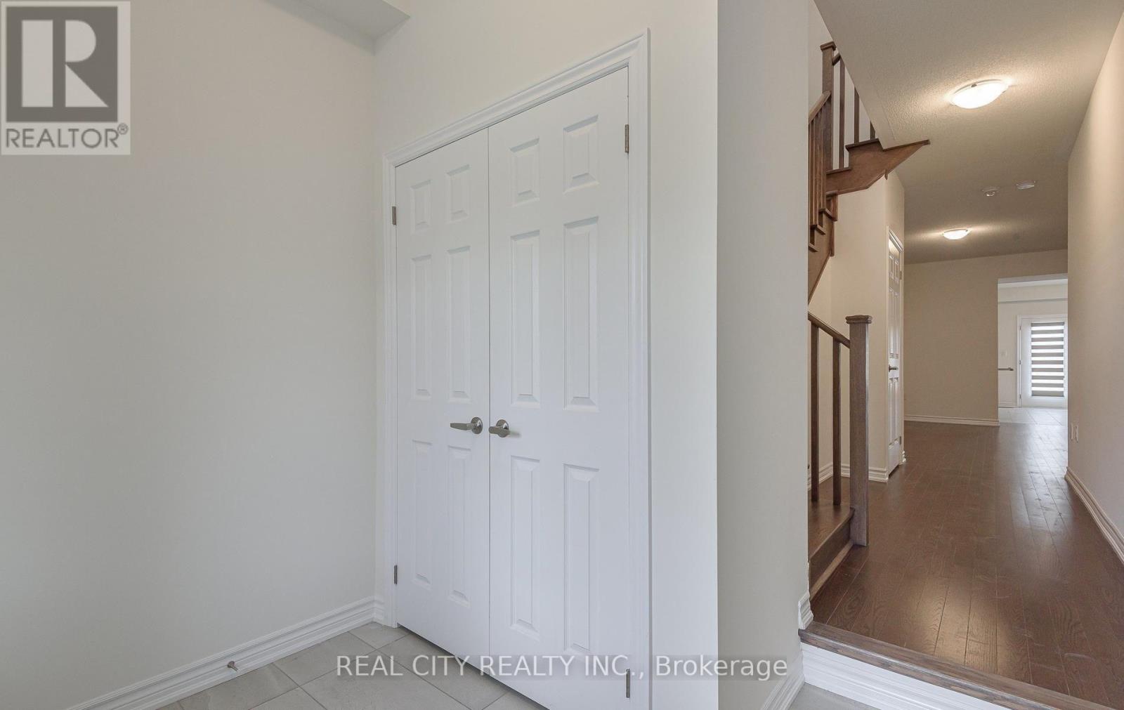 202 Doug Finney Street, Oshawa, Ontario  L1K 3G3 - Photo 4 - E13547270