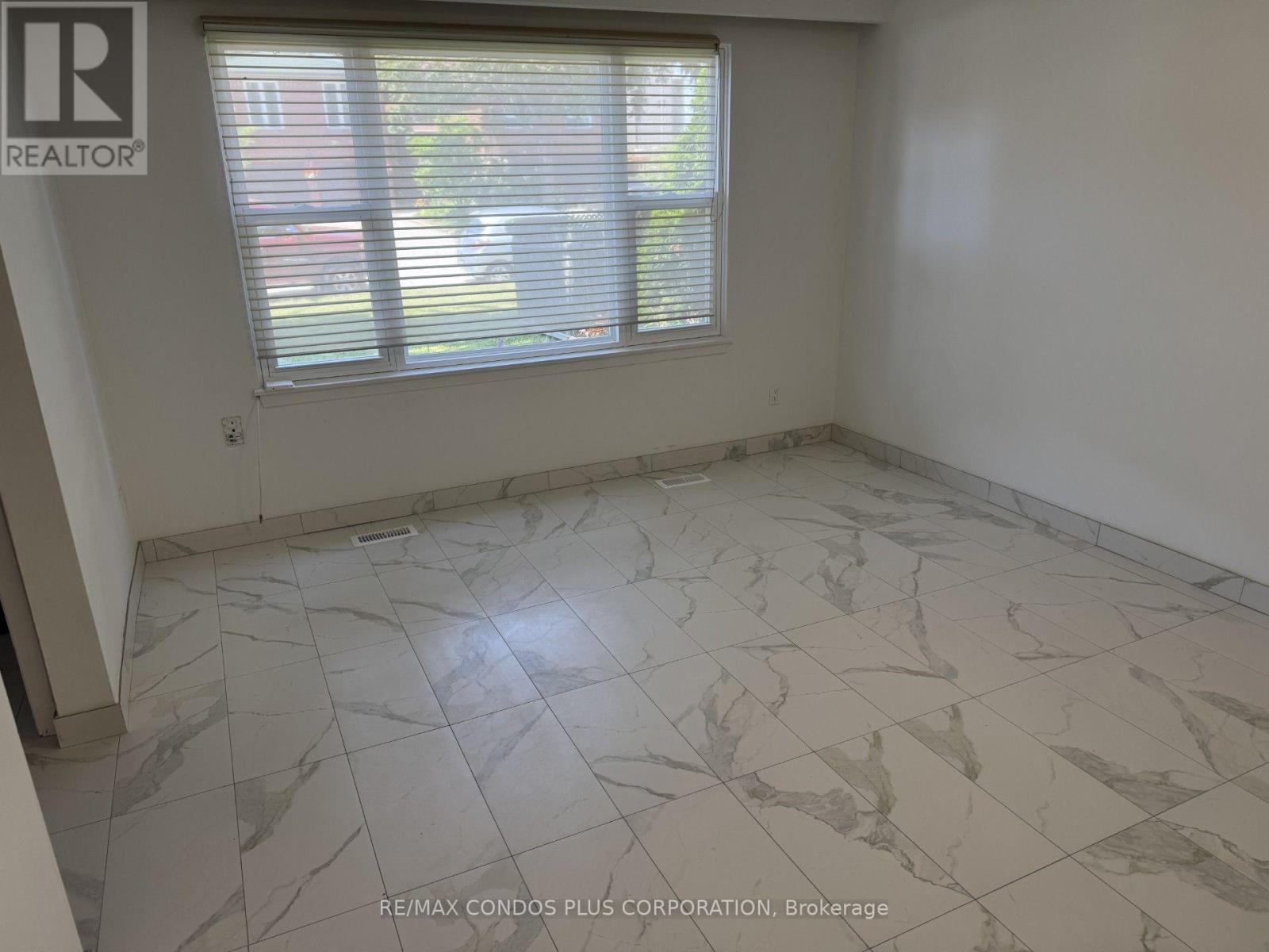 9 Rockwood Drive, Toronto, Ontario  M1M 3M9 - Photo 3 - E13547290