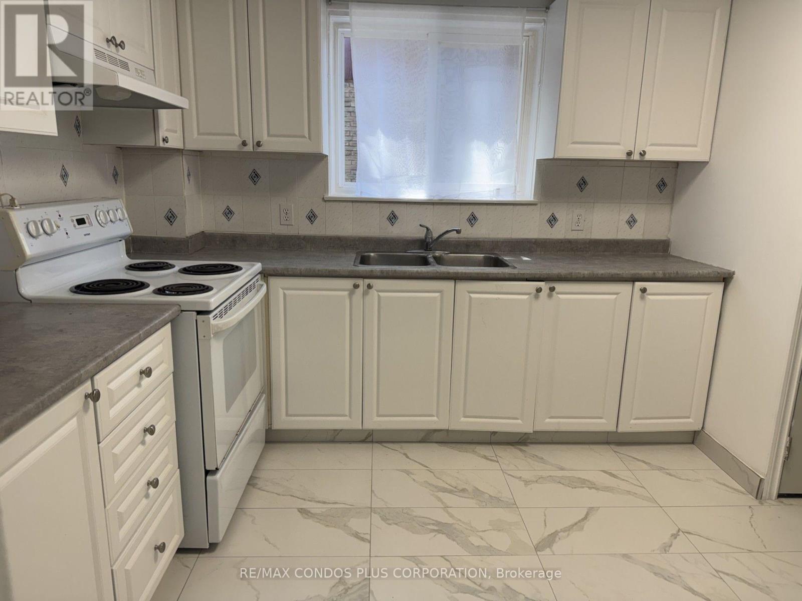 9 Rockwood Drive, Toronto, Ontario  M1M 3M9 - Photo 4 - E13547290