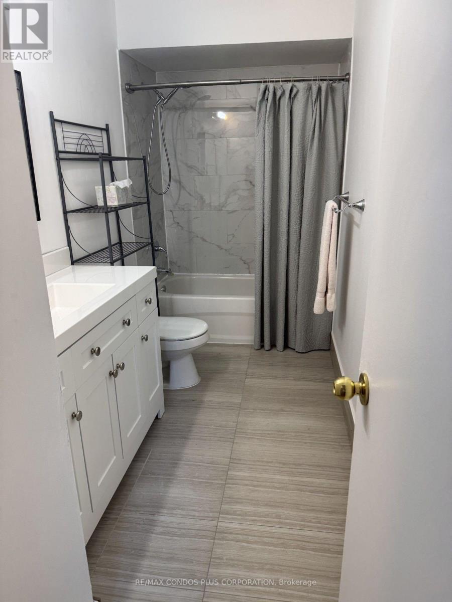 9 Rockwood Drive, Toronto, Ontario  M1M 3M9 - Photo 5 - E13547290