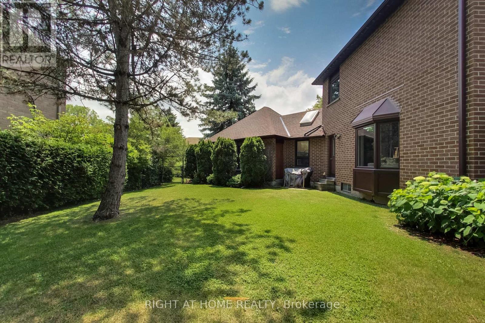 41 Bloomfield Trail, Richmond Hill, Ontario  L4E 2K5 - Photo 11 - N13547314