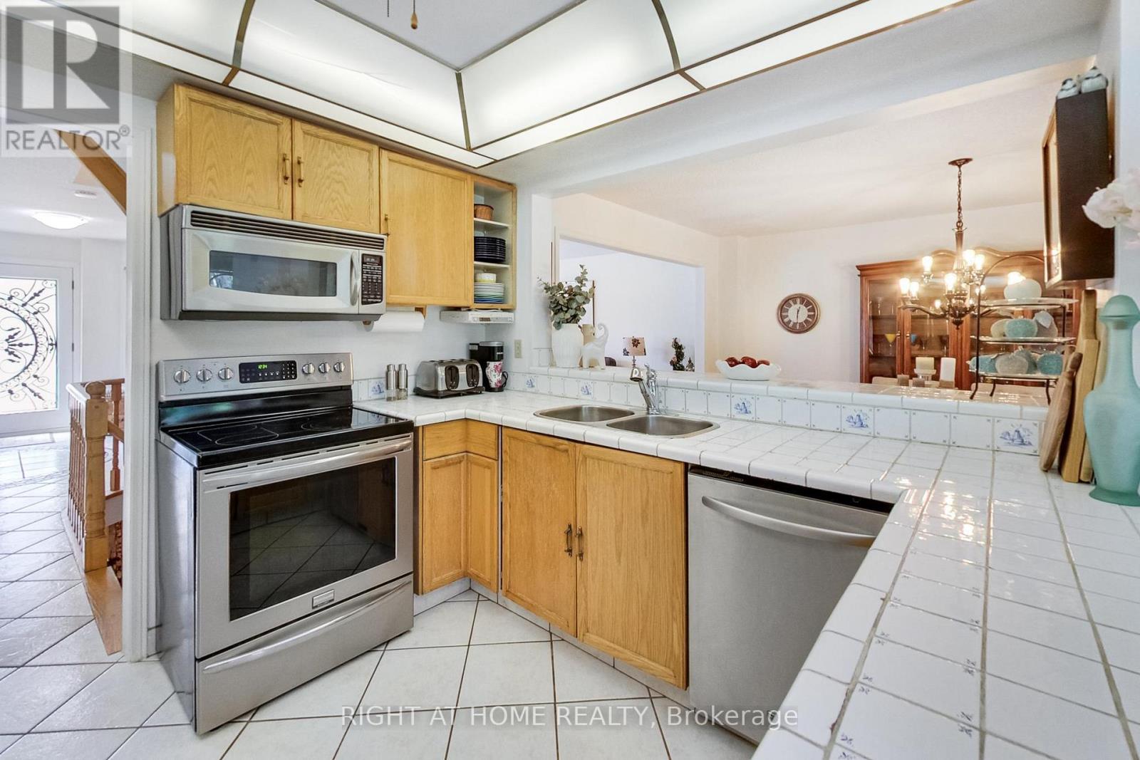 41 Bloomfield Trail, Richmond Hill, Ontario  L4E 2K5 - Photo 29 - N13547314