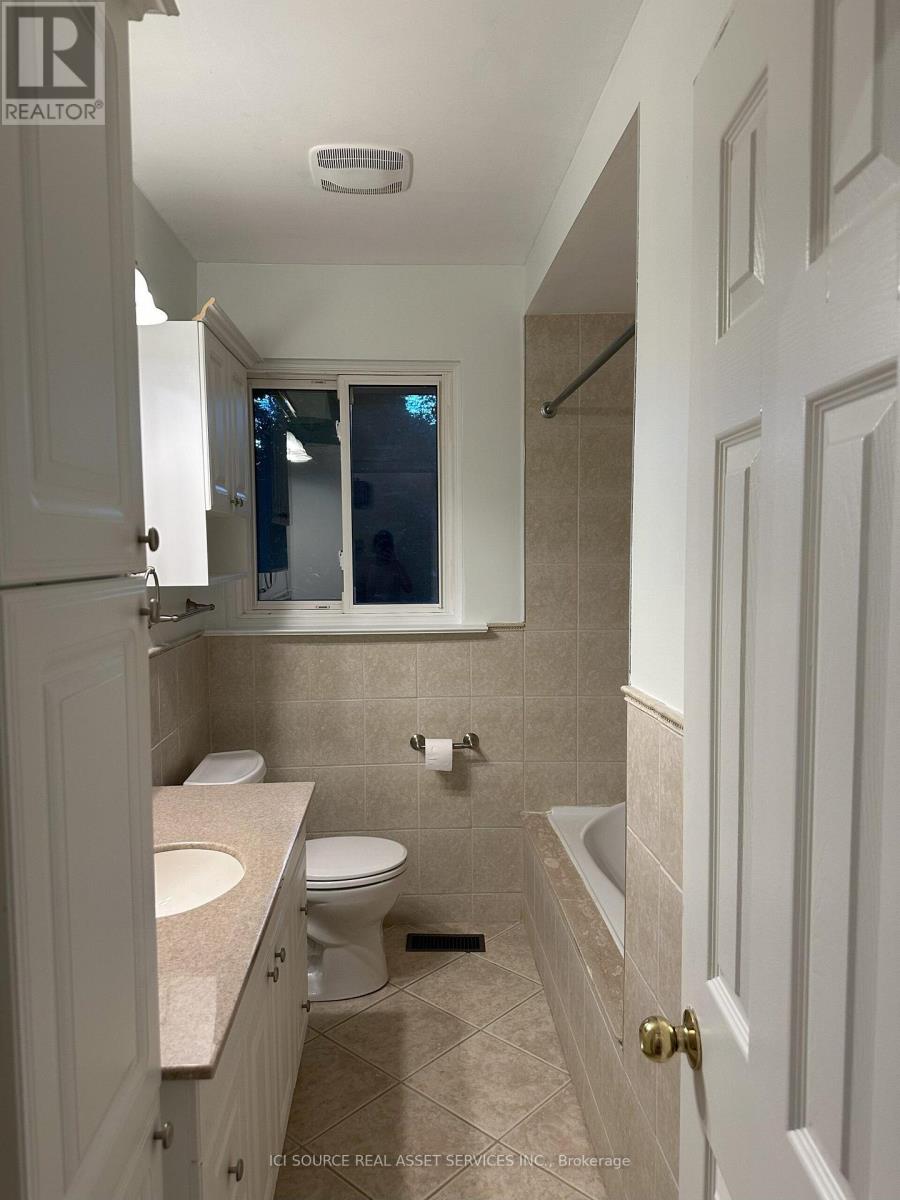570 Wingrove Crescent, Oakville, Ontario L6L 4R6 - Photo 10 - W13547284