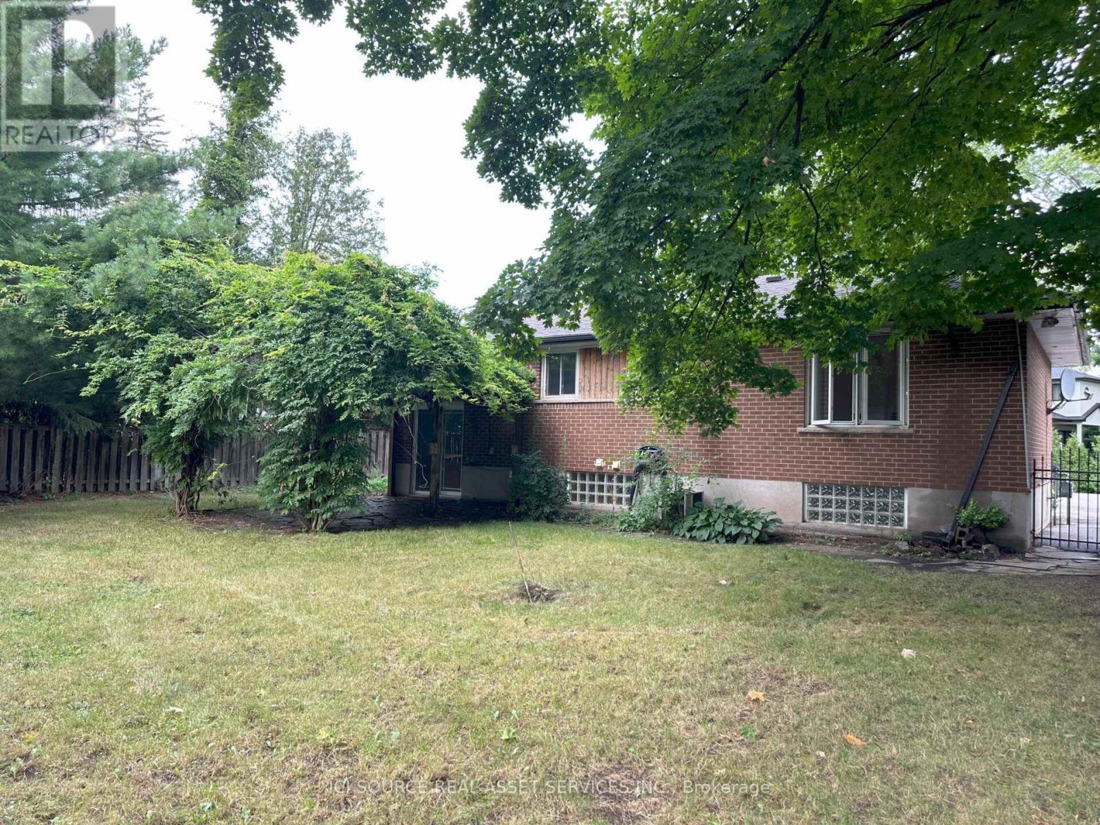 570 Wingrove Crescent, Oakville, Ontario L6L 4R6 - Photo 2 - W13547284