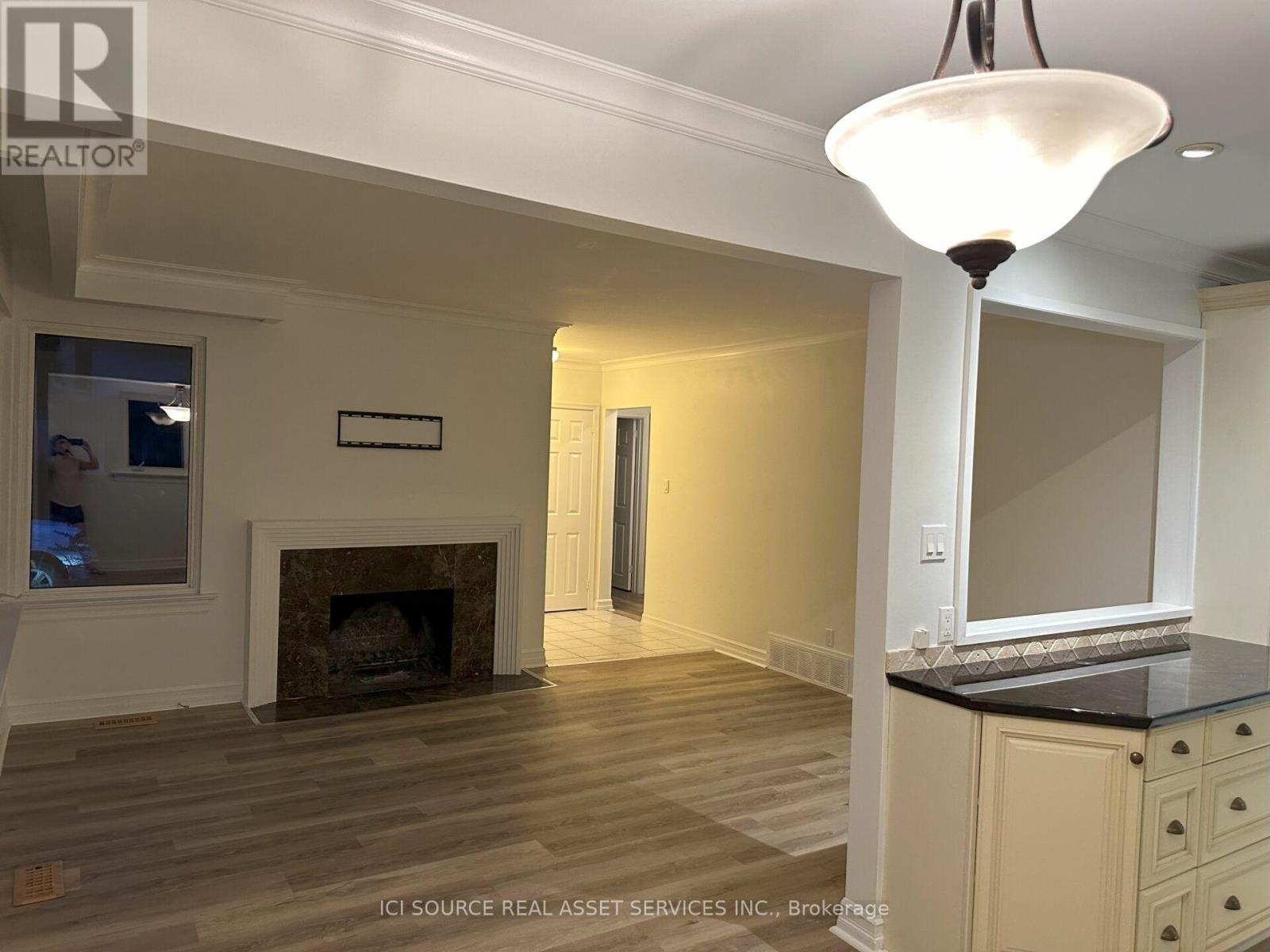 570 Wingrove Crescent, Oakville, Ontario L6L 4R6 - Photo 4 - W13547284