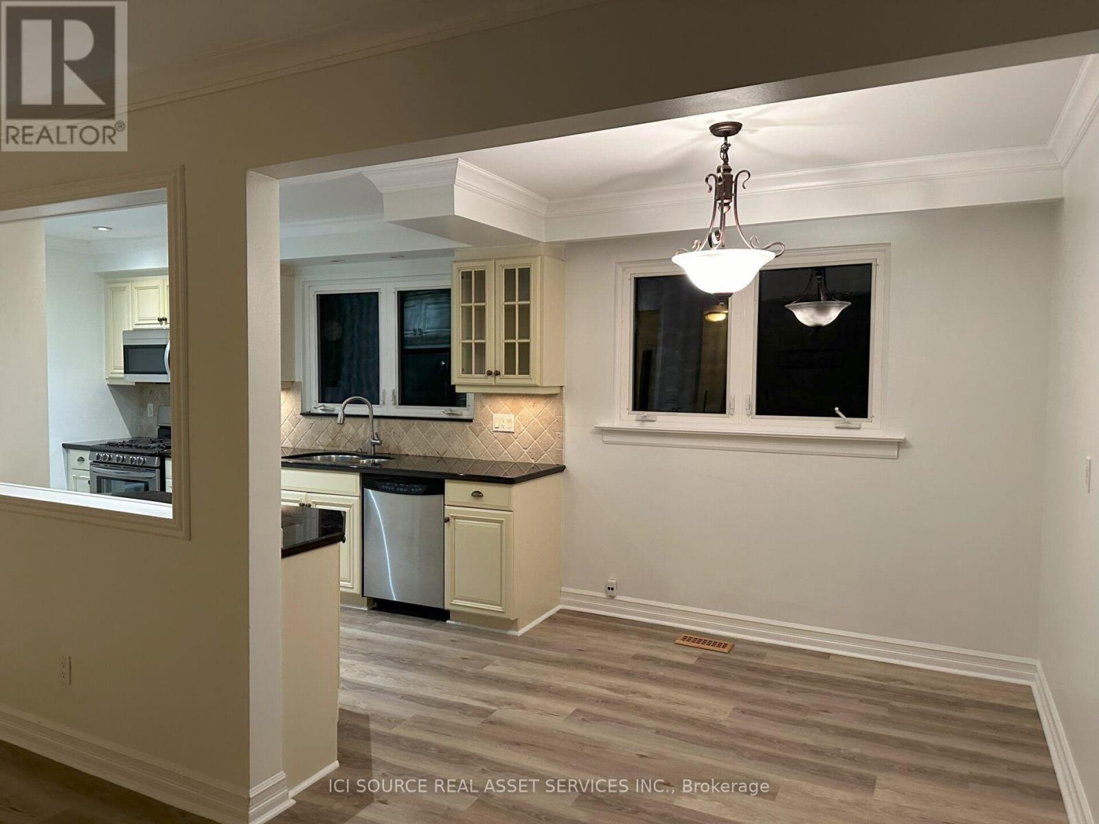 570 Wingrove Crescent, Oakville, Ontario L6L 4R6 - Photo 6 - W13547284