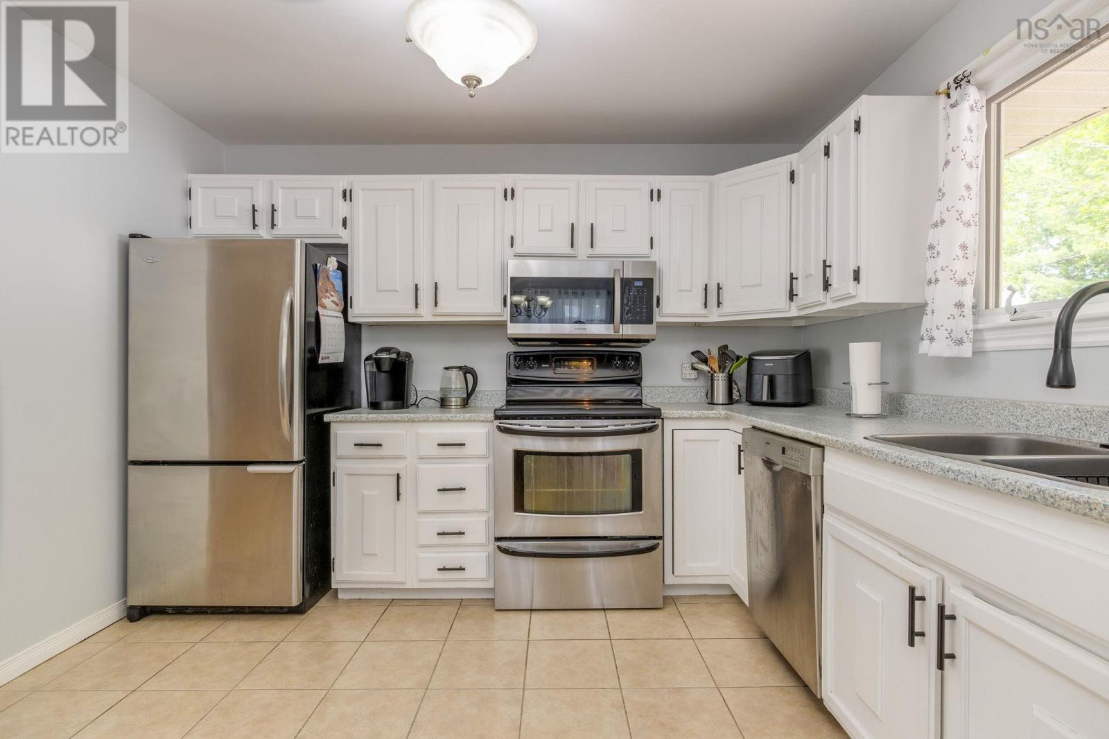 75 Shea Street, Lower Sackville, Nova Scotia  B4C 2B2 - Photo 7 - 202616962