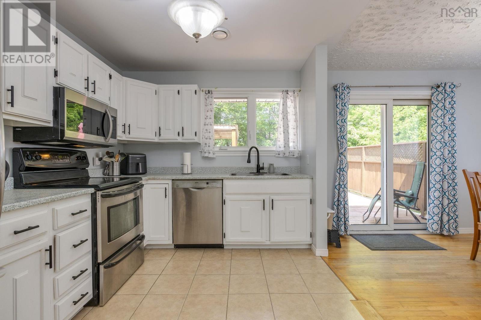 75 Shea Street, Lower Sackville, Nova Scotia  B4C 2B2 - Photo 9 - 202616962
