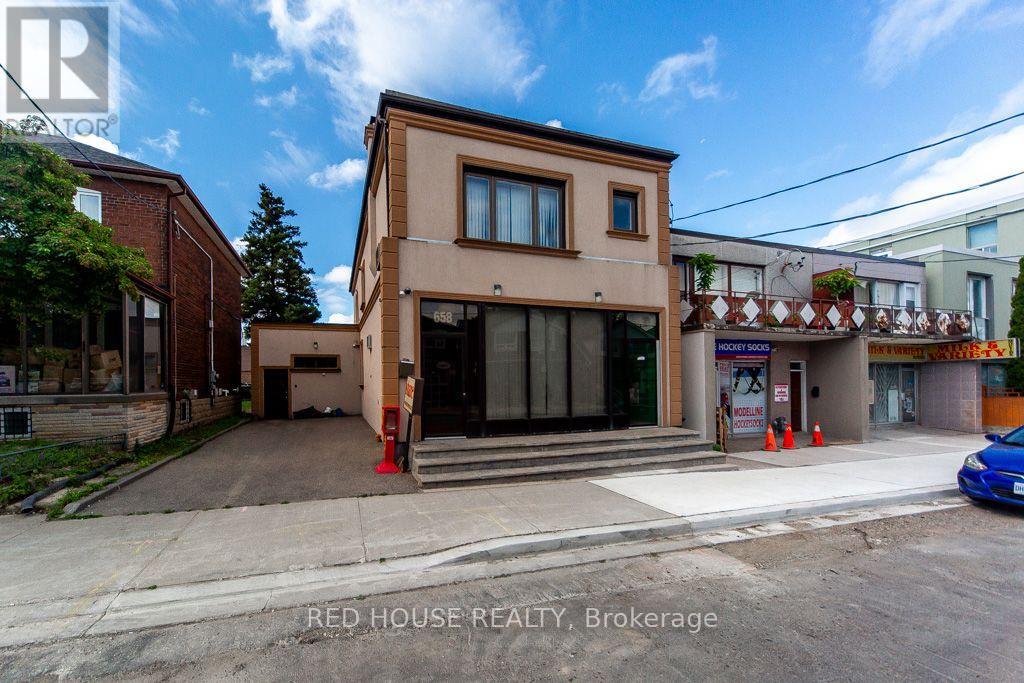 658 VAUGHAN ROAD, Toronto (Oakwood Village)