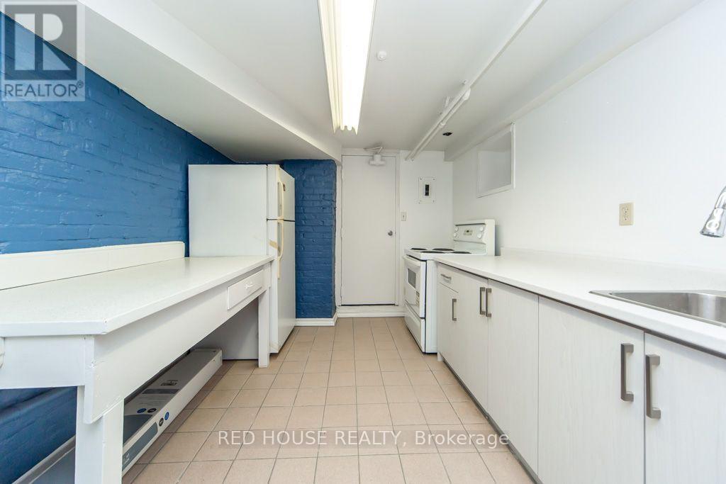 658 Vaughan Road, Toronto, Ontario  M6E 2Y5 - Photo 18 - C13547354