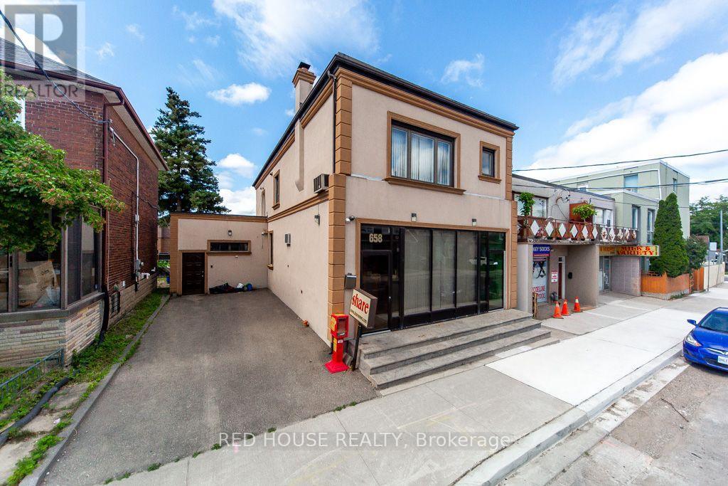 658 Vaughan Road, Toronto, Ontario  M6E 2Y5 - Photo 3 - C13547354