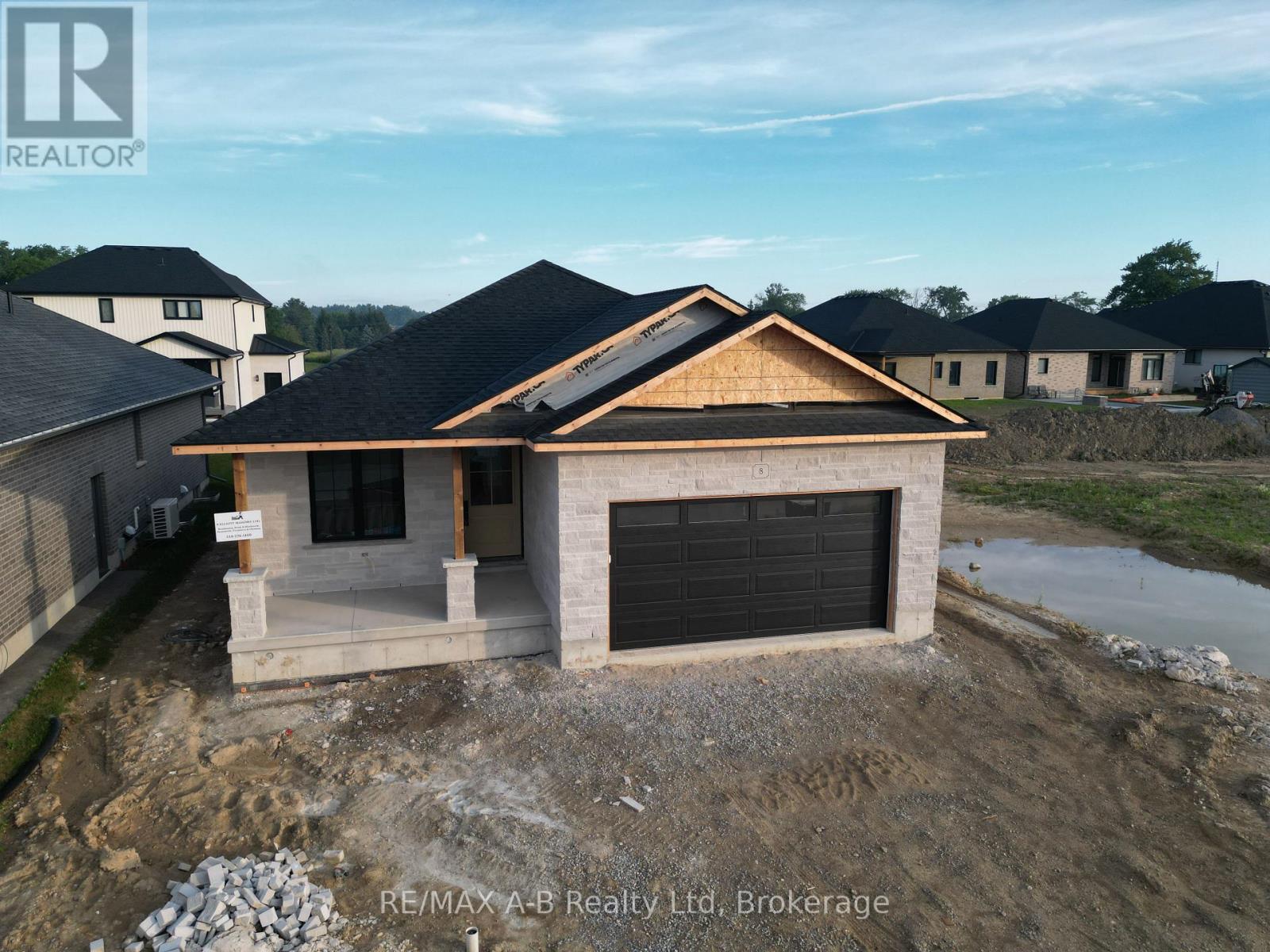 8 Orchard Drive, Stratford, Ontario  N5A 0L1 - Photo 2 - X13547326