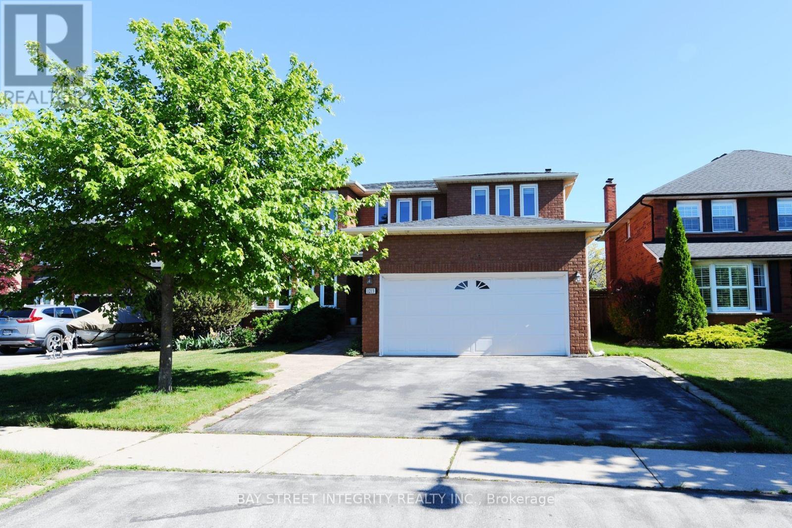 1213 ROSETHORNE ROAD, Oakville, Ontario