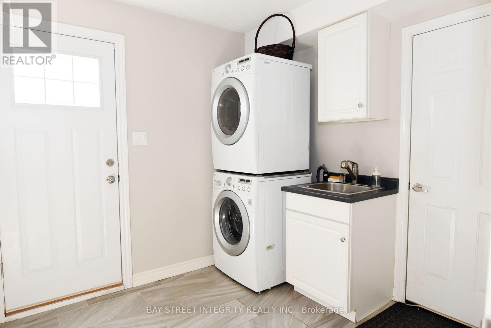 1213 Rosethorne Road, Oakville, Ontario L6M 1H5 - Photo 15 - W13547368