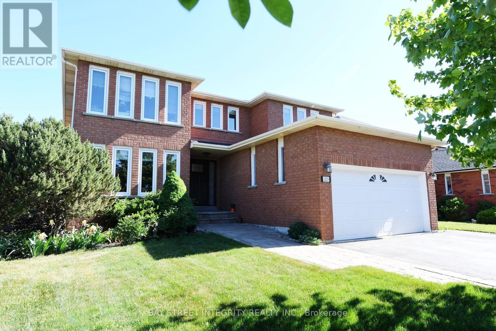 1213 Rosethorne Road, Oakville, Ontario L6M 1H5 - Photo 3 - W13547368