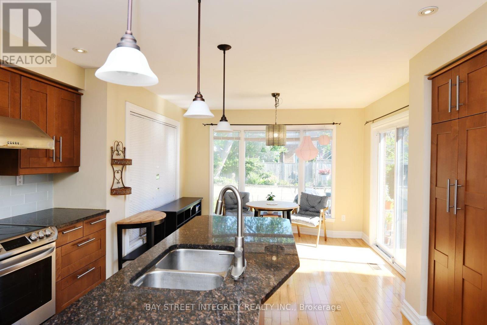 1213 Rosethorne Road, Oakville, Ontario L6M 1H5 - Photo 4 - W13547368