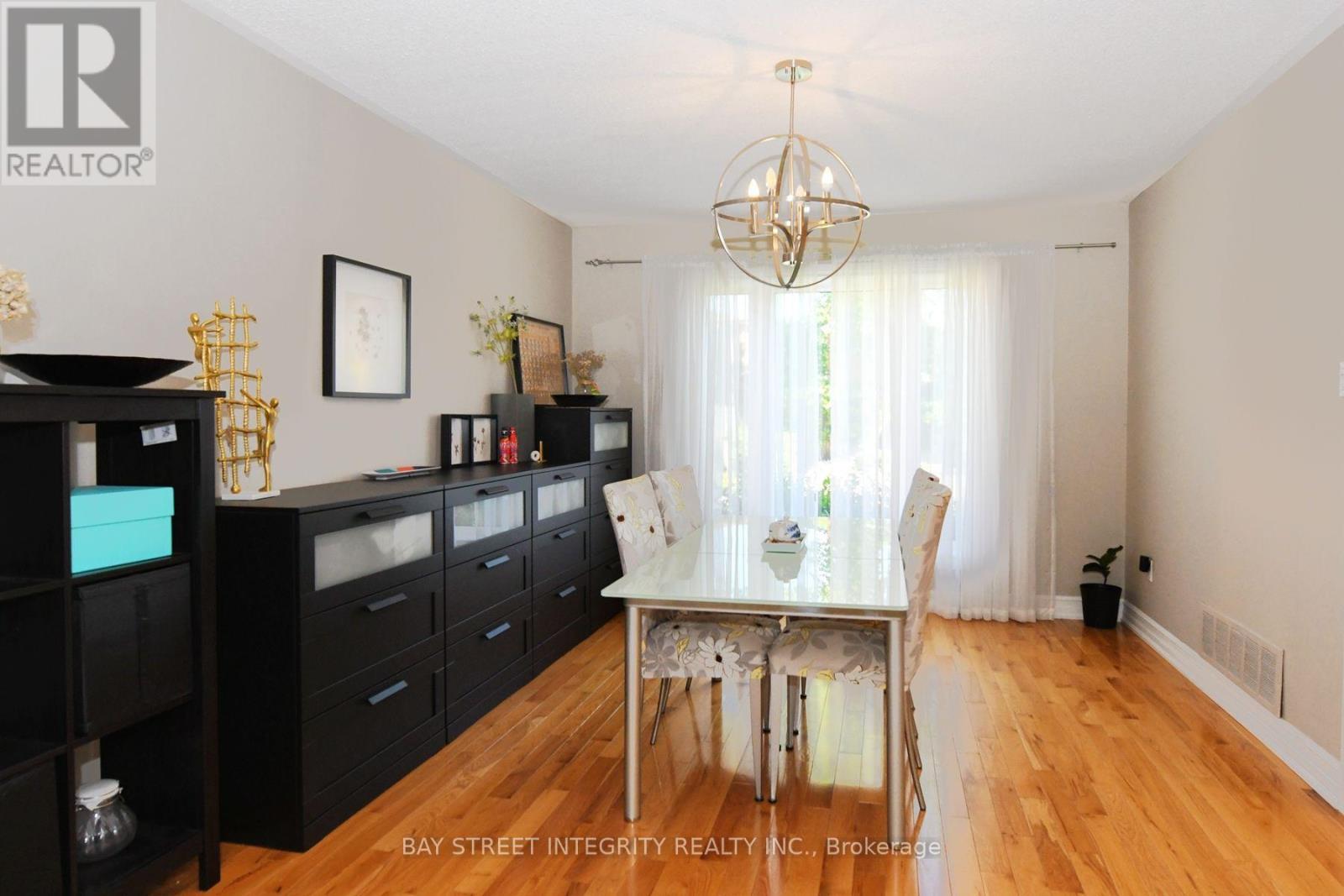 1213 Rosethorne Road, Oakville, Ontario L6M 1H5 - Photo 9 - W13547368