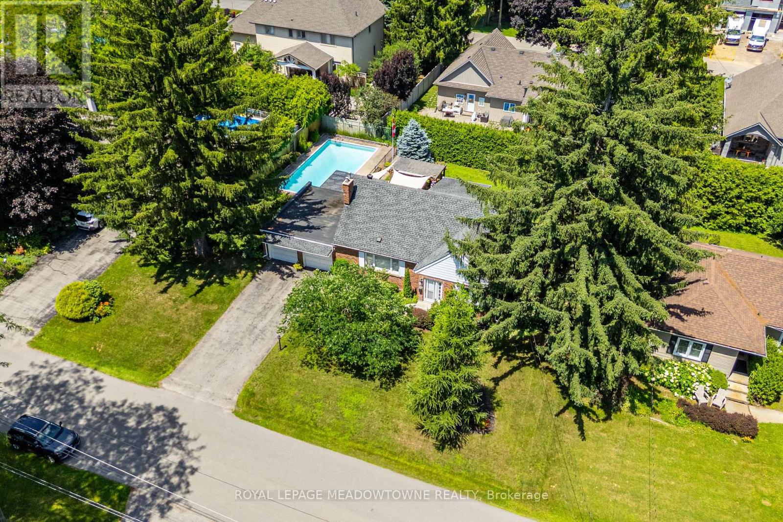 33 PARKER AVENUE, Hamilton (Ancaster)