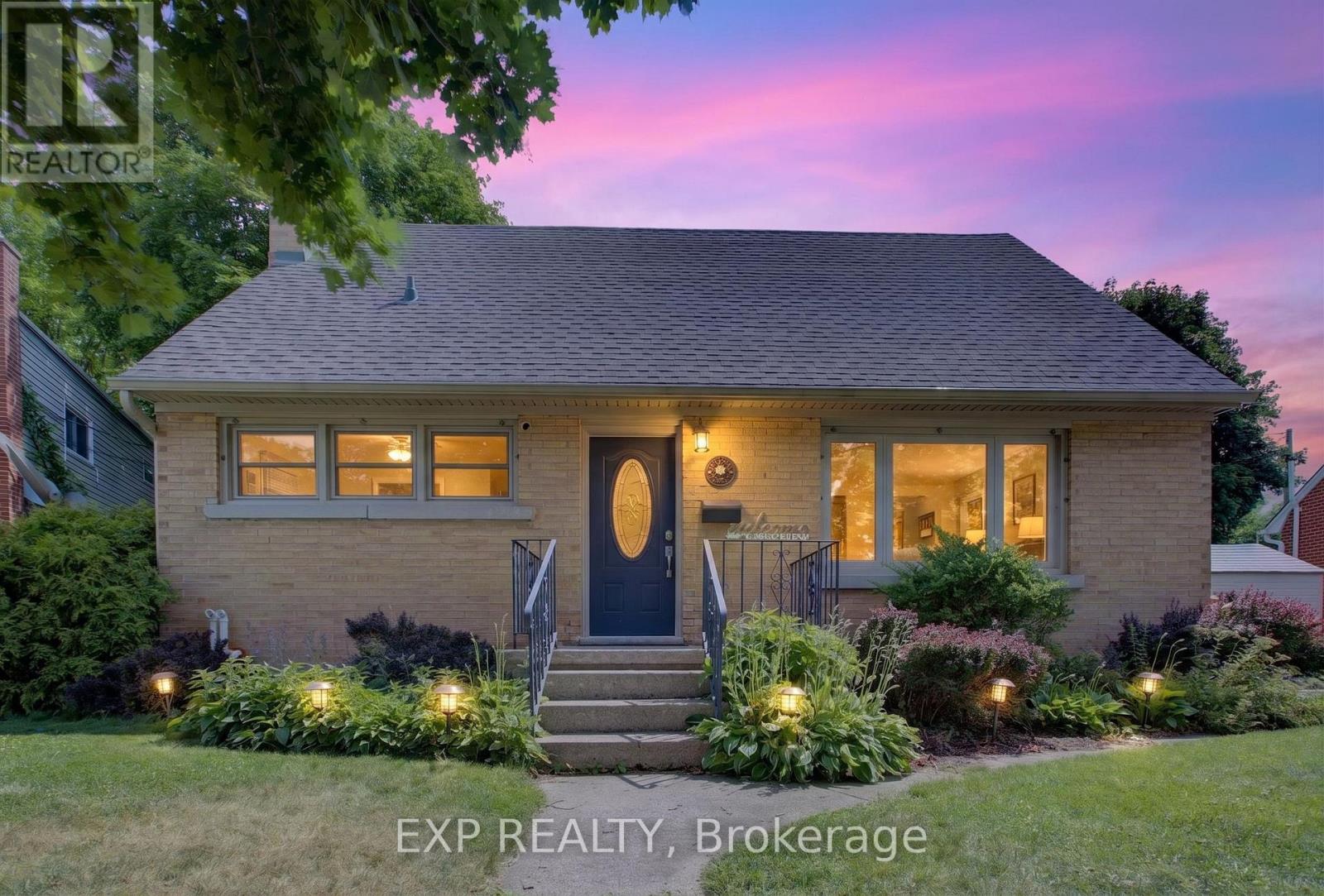 531 Philip Crescent, Cambridge, Ontario  N3H 2R4 - Photo 2 - X13547348