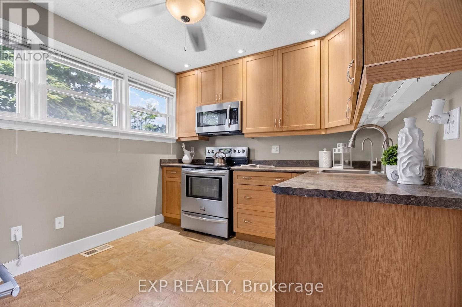 531 Philip Crescent, Cambridge, Ontario  N3H 2R4 - Photo 20 - X13547348