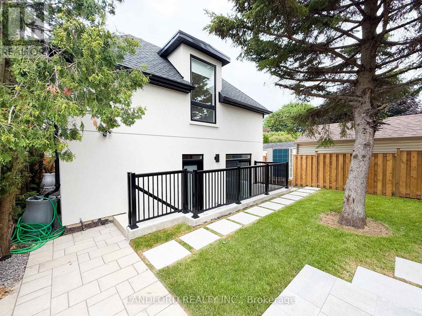 GARDEN - 104 FRANKDALE AVENUE, Toronto, Ontario