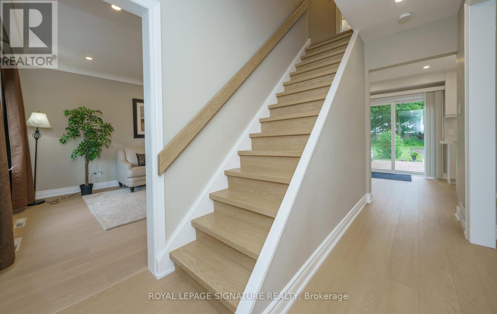 60 Aragon Avenue, Toronto, Ontario  M1T 1X9 - Photo 4 - E13547144