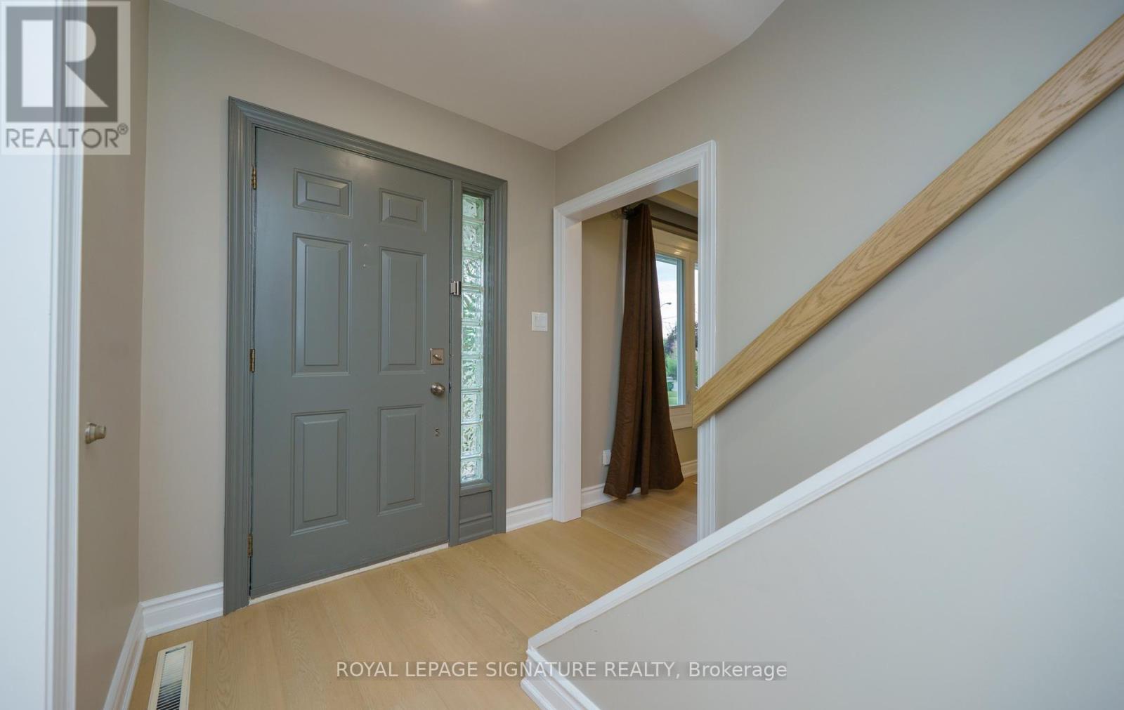 60 Aragon Avenue, Toronto, Ontario  M1T 1X9 - Photo 3 - E13547144