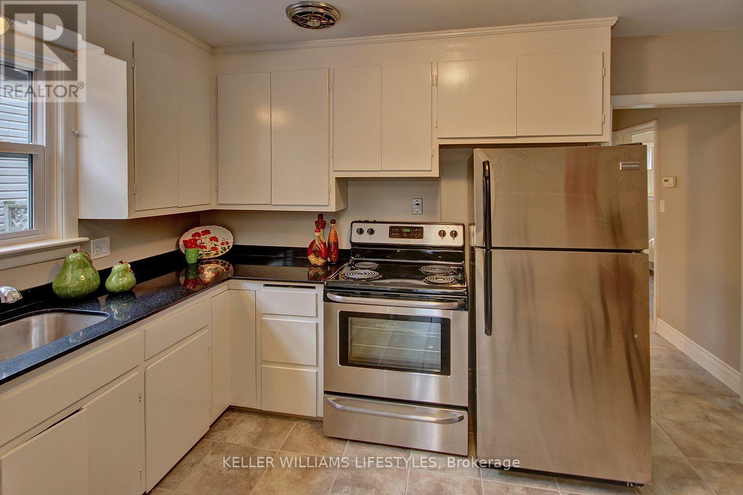 196 Emery Street E, London South, Ontario  N6C 2E2 - Photo 10 - X13547506