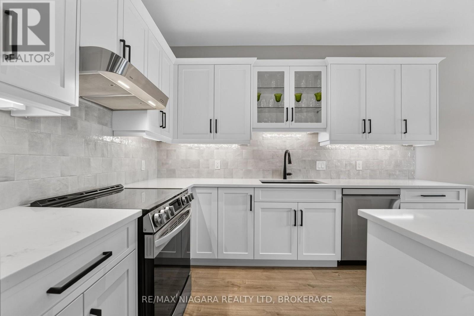 24 Peachtree Lane, Niagara-On-The-Lake, Ontario  L0S 1T0 - Photo 18 - X13547428
