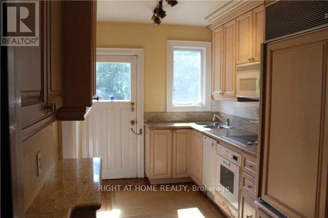 77 St Germain Avenue, Toronto, Ontario  M5M 1V9 - Photo 14 - C13547390