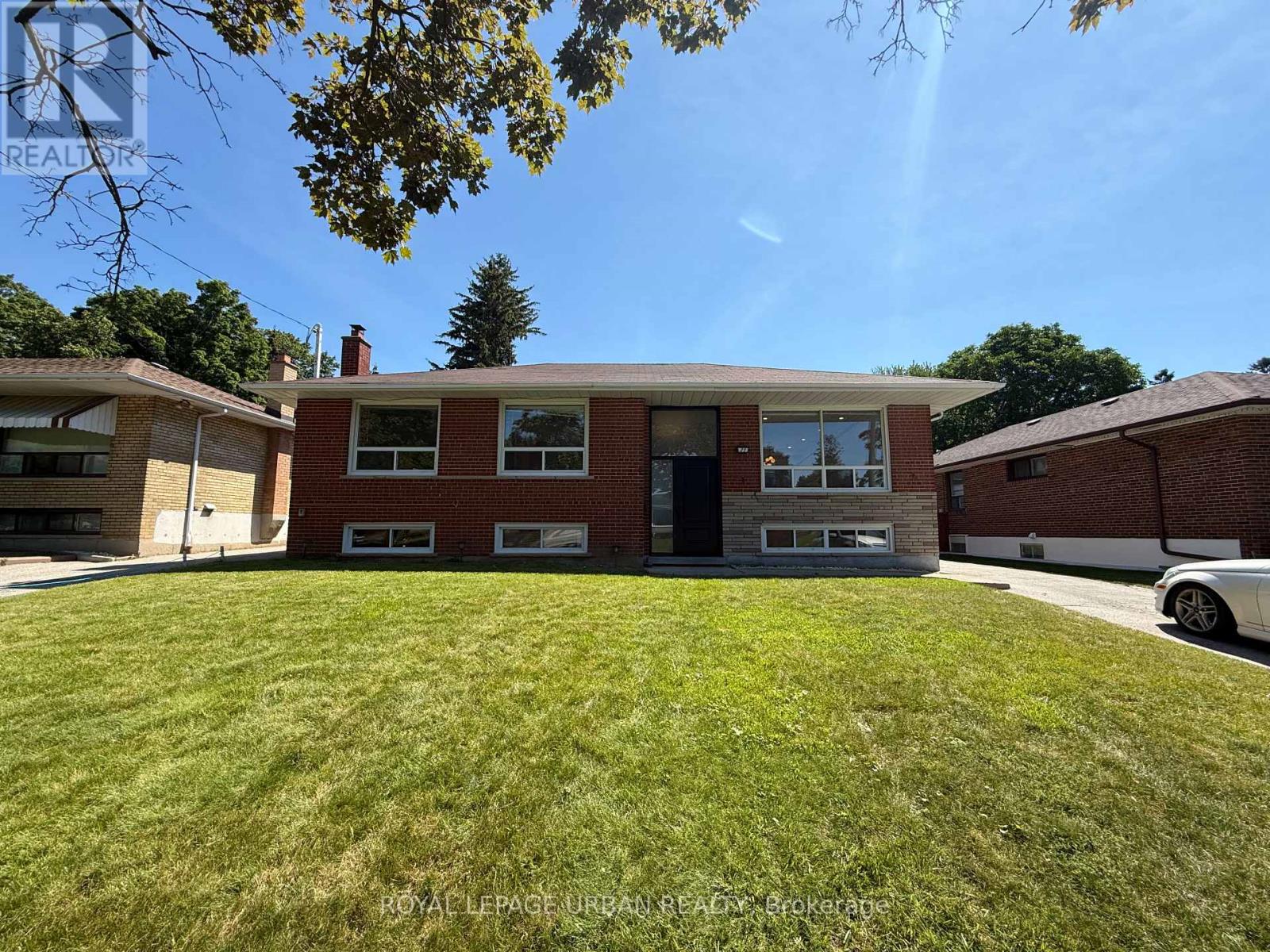 21 CHOPIN AVENUE, Toronto (Ionview)