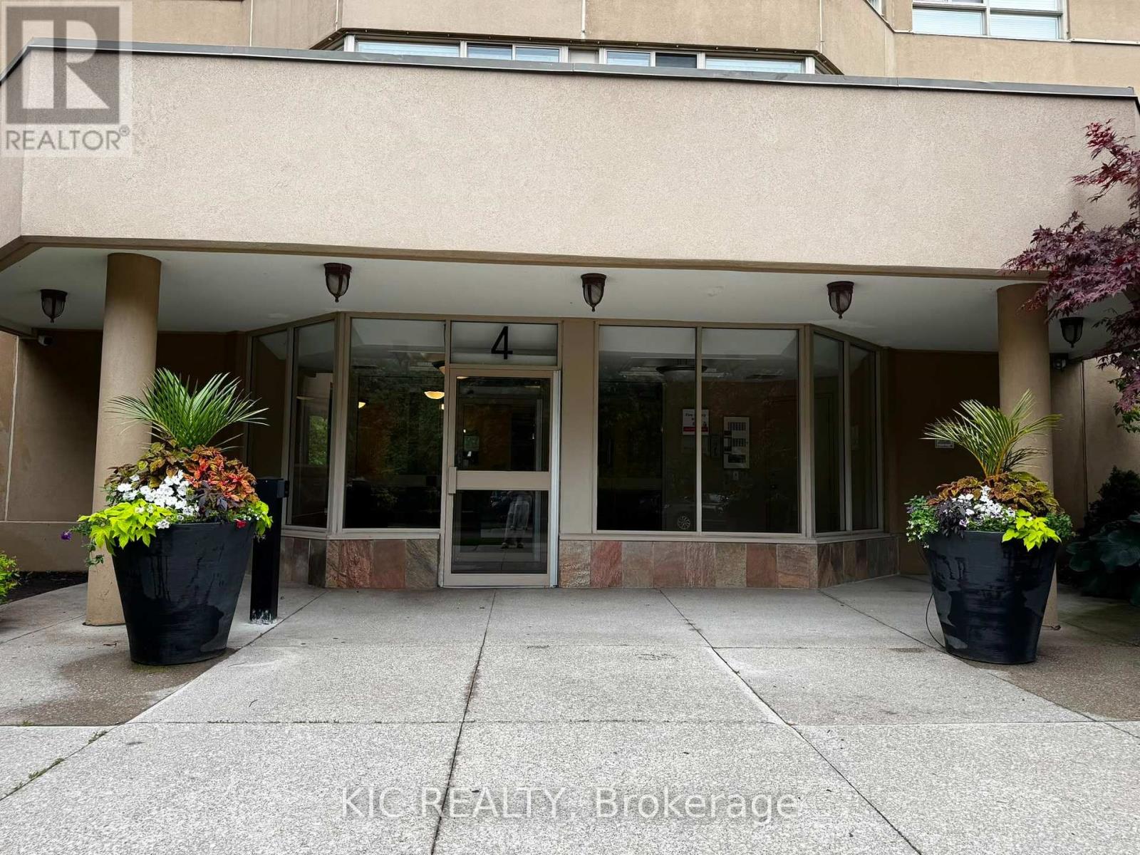 402 - 4 Parkvista, Toronto, Ontario  M4B 3M8 - Photo 3 - E13547526