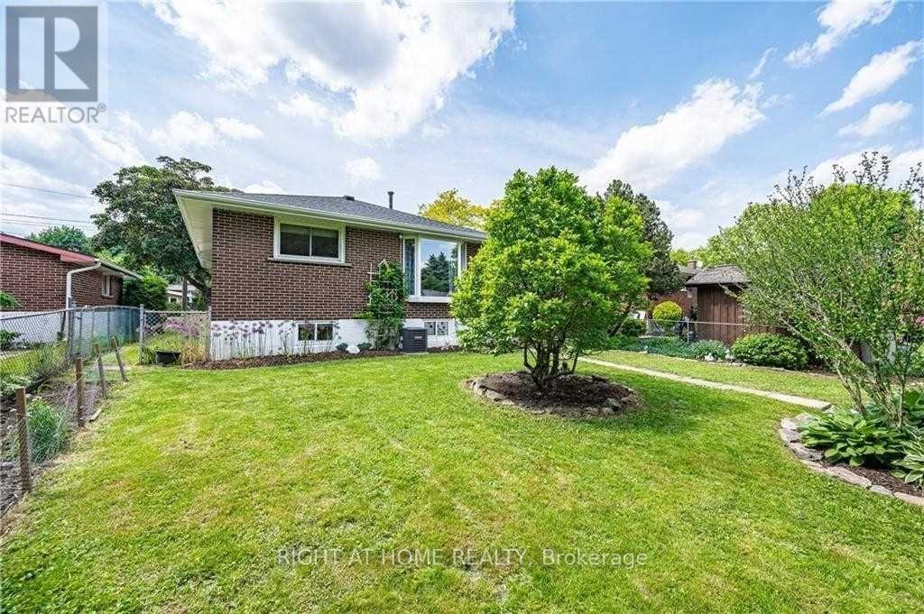 118 Briarwood Crescent, Hamilton, Ontario  L9C 4C4 - Photo 13 - X13547394