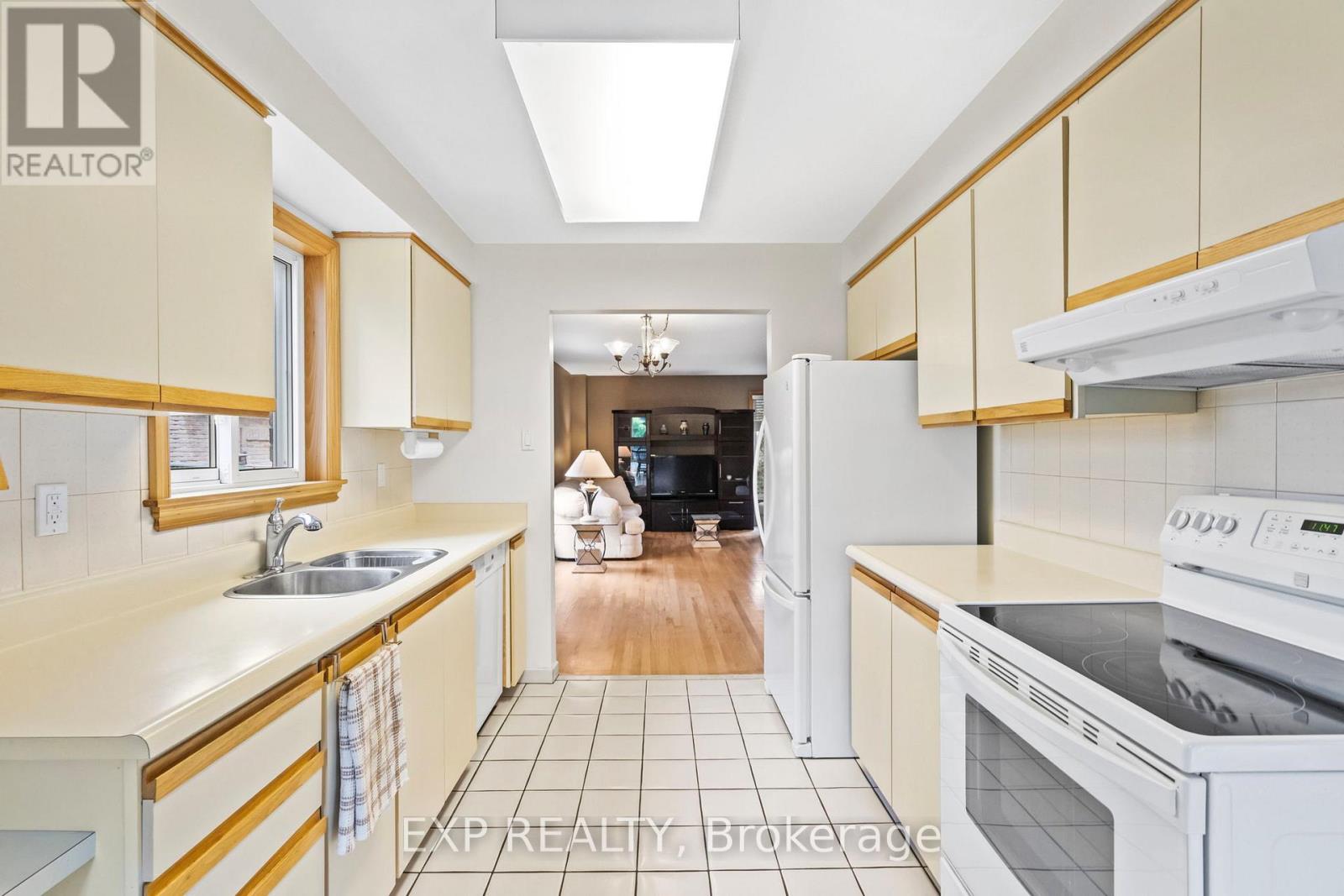 25 Lilac Avenue, Markham, Ontario  L3T 5K1 - Photo 9 - N13525708